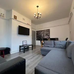 Apartment Peaky Blinders 5 Min Walk To Tower Sleeps Up To 14